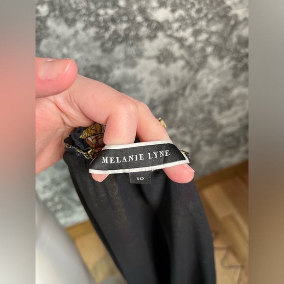 Baroque Print Keyhole Blouse - Picture 7 of 8